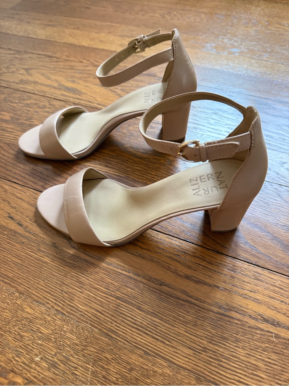 Naturalizer Vera Sandals in Nude Size 8N
